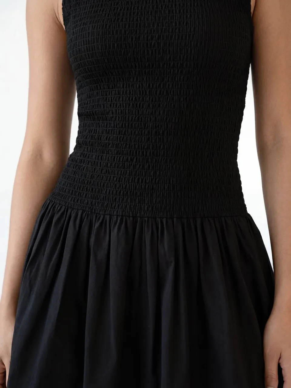 boohoo Dames Gesmockte Jurk Met Verlaagde Zoom zwart, foto 4