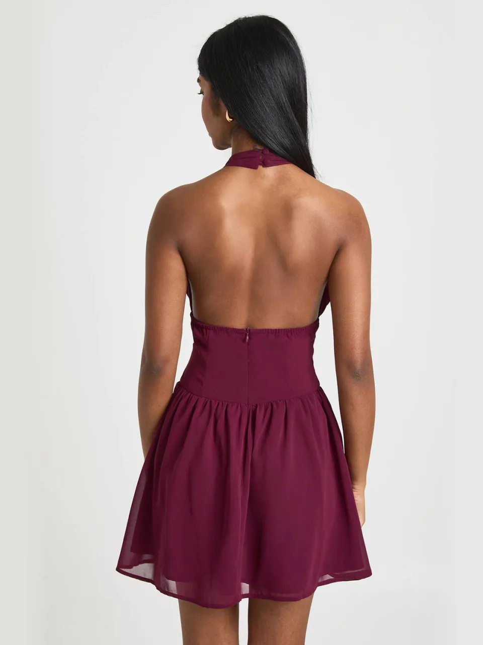 boohoo Dames Chiffon Mini Jurk met Gerimpeld Detail en Hoge Hals pruim, foto 2
