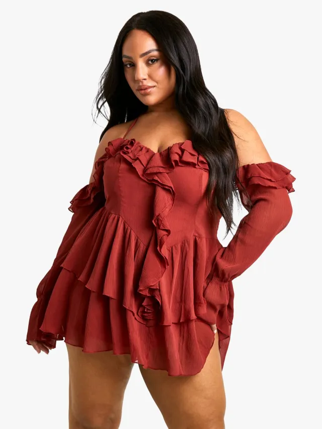 boohoo Dames Plus Chiffon Ruffle Off Shoulder Skaterjurk Malbec