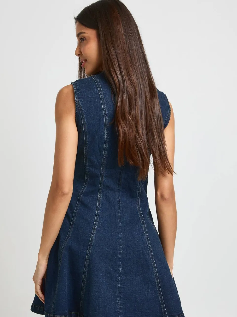 boohoo Dames Mouwloze Denim Mini Jurk Met Naaddetail, foto 2