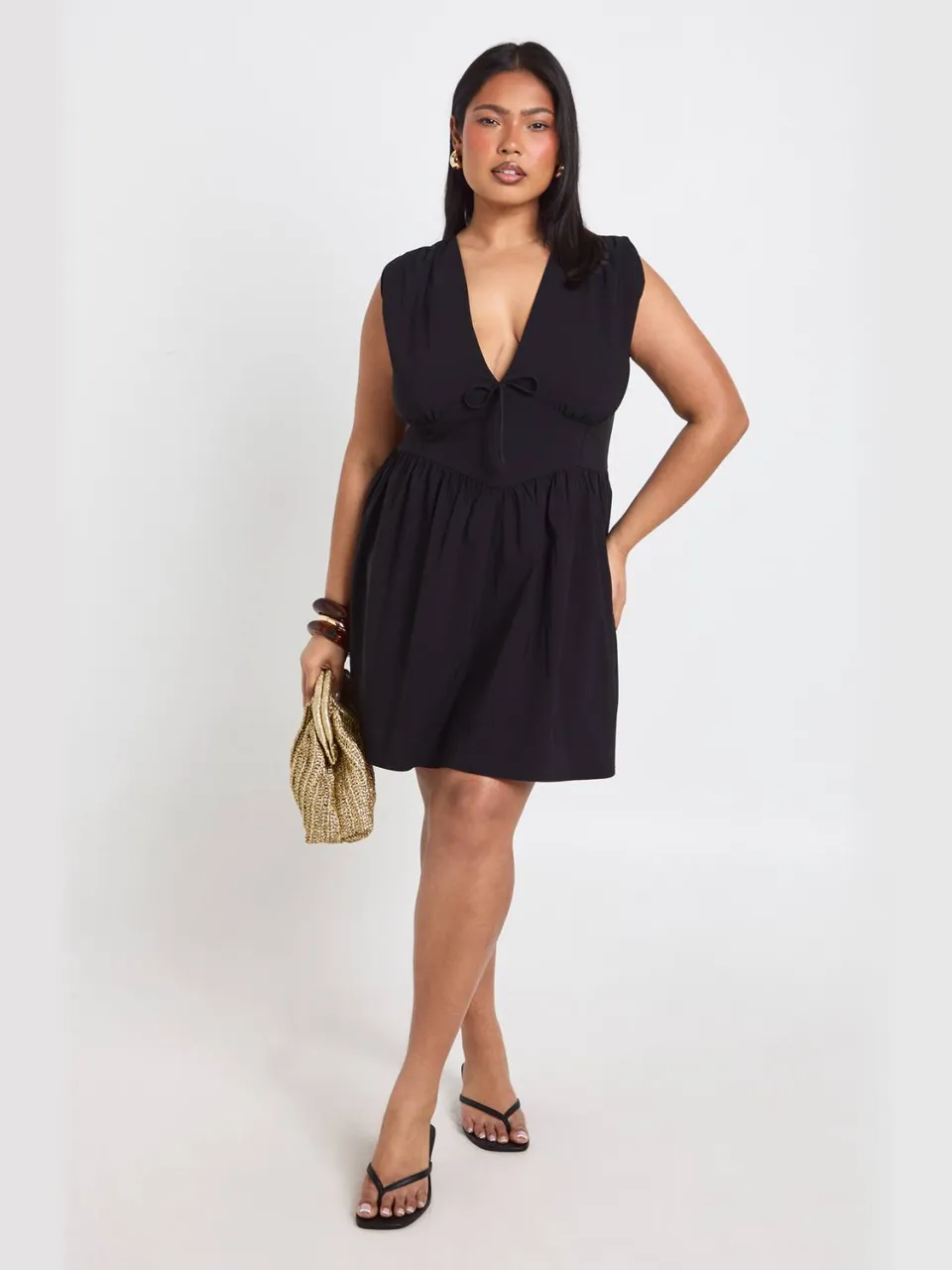 boohoo Dames Plus Bengaline Skater Jurk Met Diepe V-hals zwart, foto 3