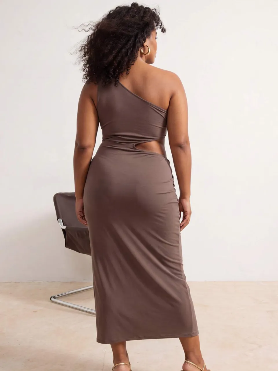 Trendyol Curve Dames Beige Effen Midi Mouwloos Bodycon Grote maten Jurk, foto 2