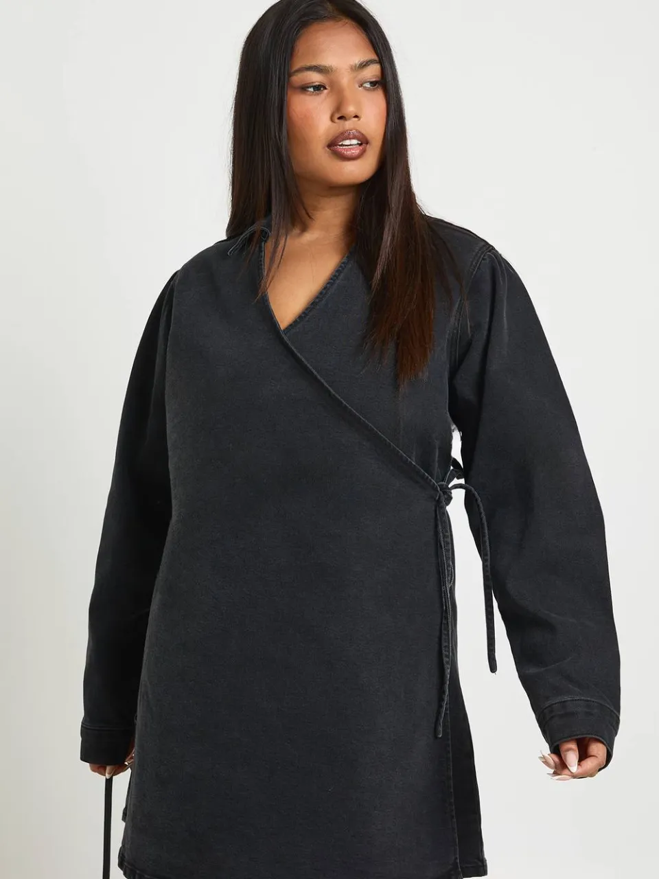 boohoo Dames Plus Denim Wikkel Jurk, foto 3
