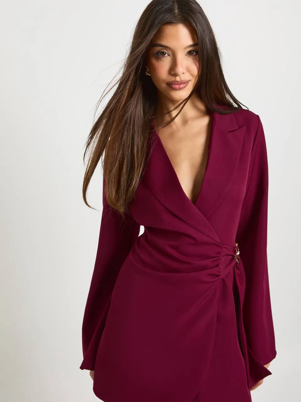 boohoo Dames Blazerjurk met gespdetail en strik in de taille merlot, foto 3