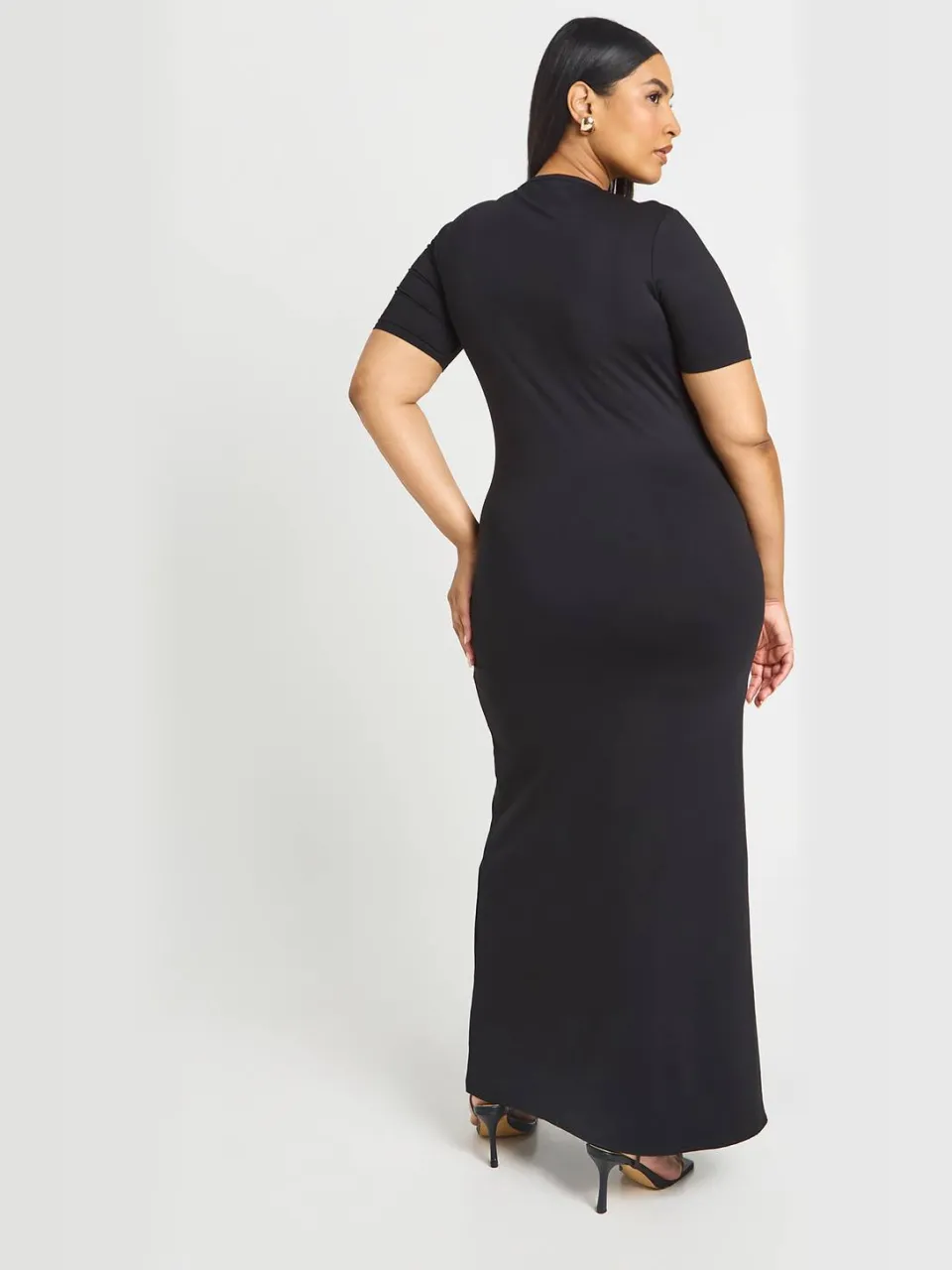 boohoo Dames Plus Super Zachte Maxi Jurk Met Korte Mouwen En Knoopdetail In De Taille zwart, foto 2