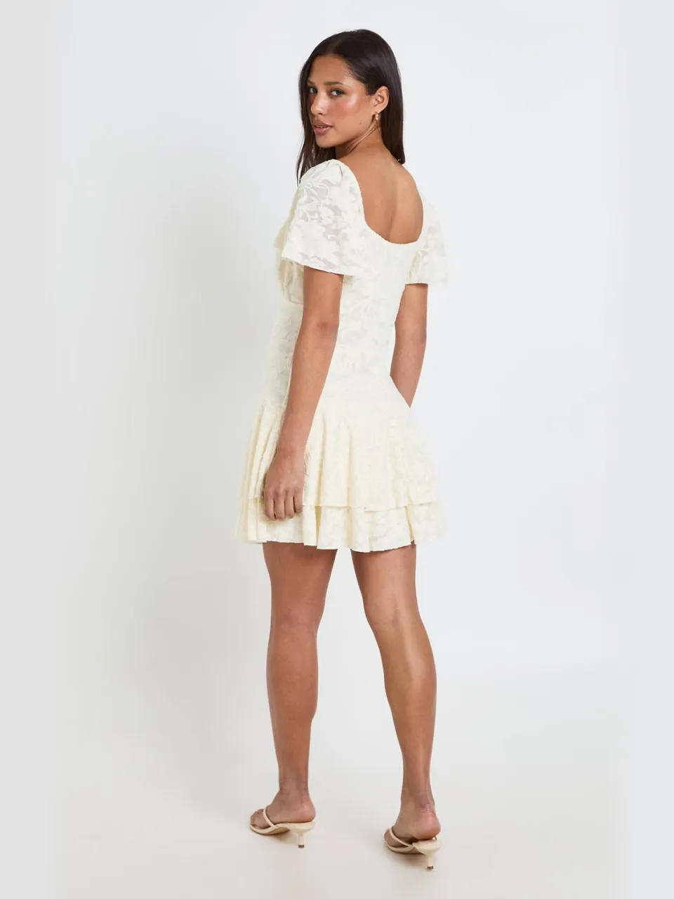 boohoo Dames Burnout Bloemen Melkmeid Jurk Met Ruches Detail ivoor, foto 2