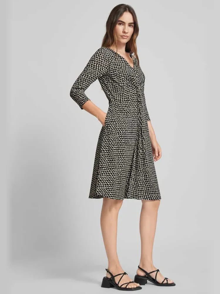 Vera Mont Knielange cocktailjurk met V-hals zwart, foto 3