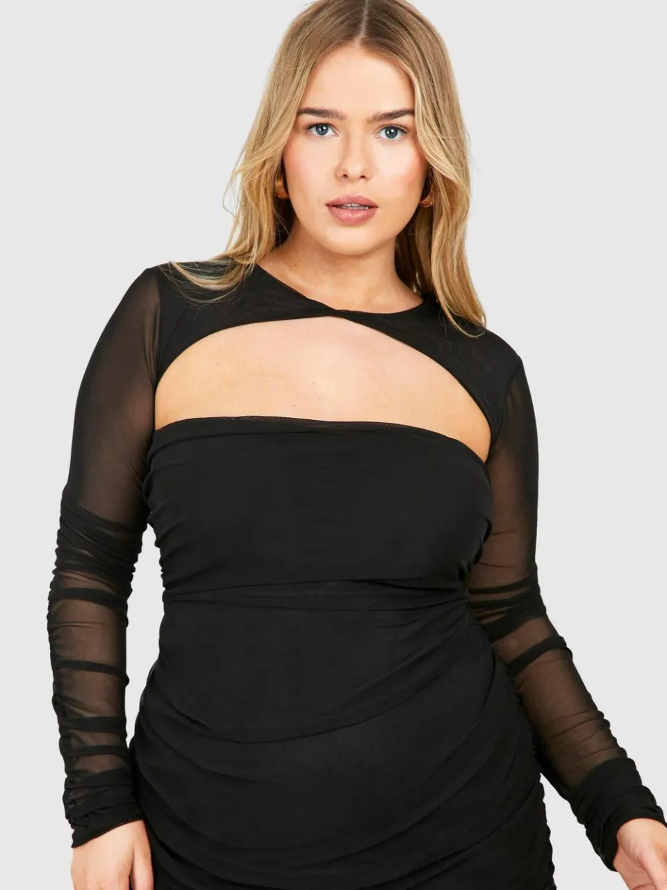 boohoo Dames Plus Mesh Twist Detail Gerafelde Bodycon Jurk zwart, foto 4