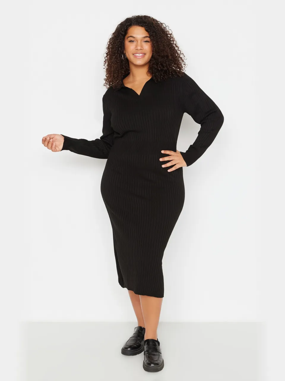 Trendyol Curve Dames Effen Midi Lang Casual Bodycon Grote maten Jurk Zwart