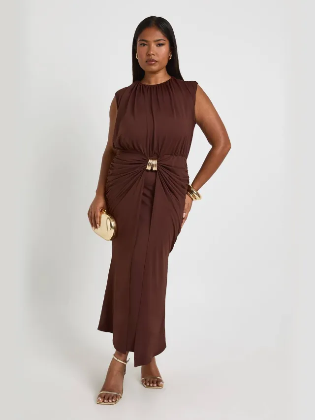 boohoo Dames Plus midaxi-jurk met ruches en gouden afwerking Chocoladebruin