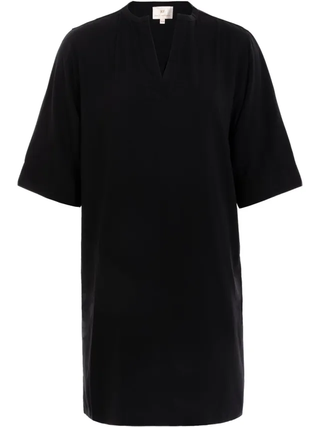Knit Factory Nova Jurk - Dames rechte jurk - Met boot hals - Straight dress - Jurk voor het voorjaar en de zomer - Gemaakt van 100% modal viscose - Halflange mouwen - Zwart - 40/42