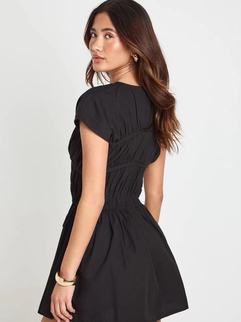 boohoo Dames Katoenen Poplin Mini-jurk Met Gerimpelde Voorkant En Strikdetail zwart, foto 2