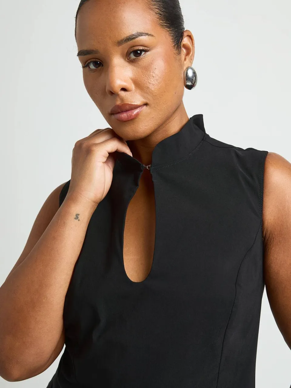 boohoo Dames Plus Hoogsluitende Mini-jurk Met Strikdetail En Keyhole zwart, foto 4