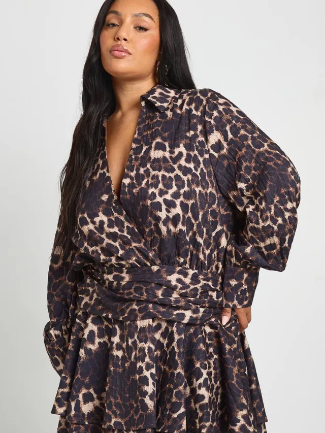 boohoo Dames Plus Luipaard Ruche Mini-rok Shirtjurk Bruin