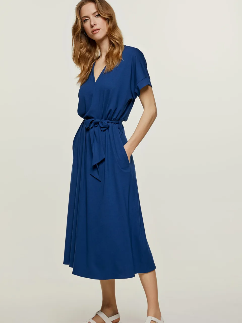 Conquista Blauwe jersey midi-jurk met riem