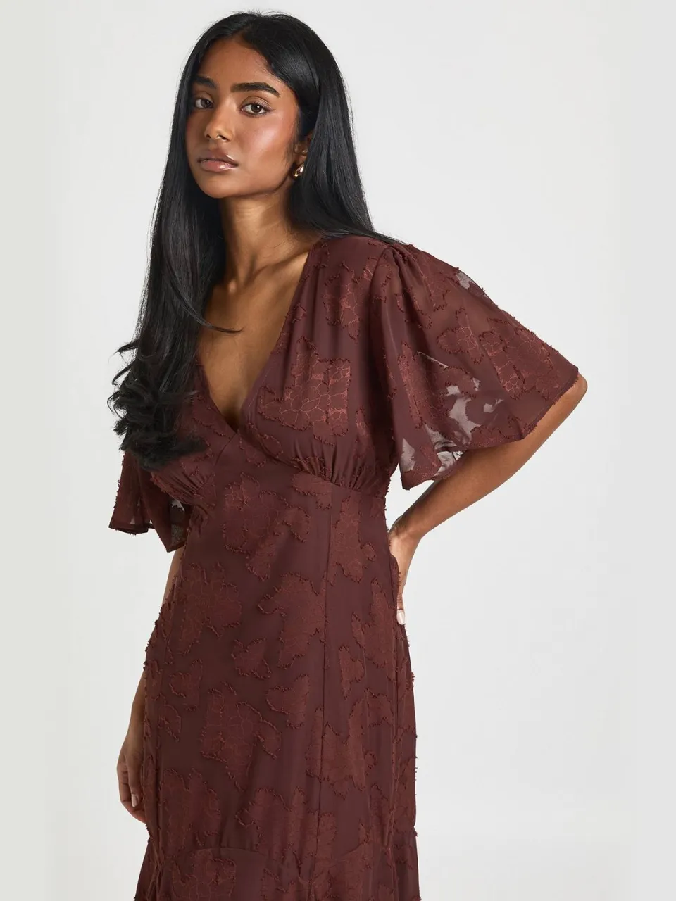 boohoo Dames Burnout Bloemen Engelenmouwen Midaxi Jurk chocoladebruin, foto 3