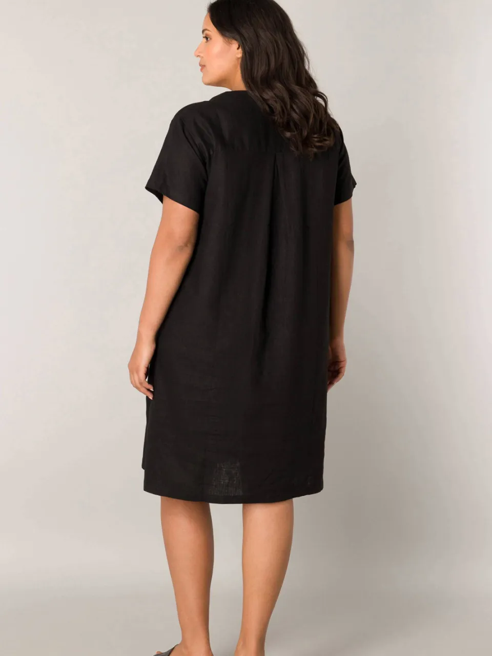 Base Level Curvy linnen jurk Yacinthe zwart, foto 3