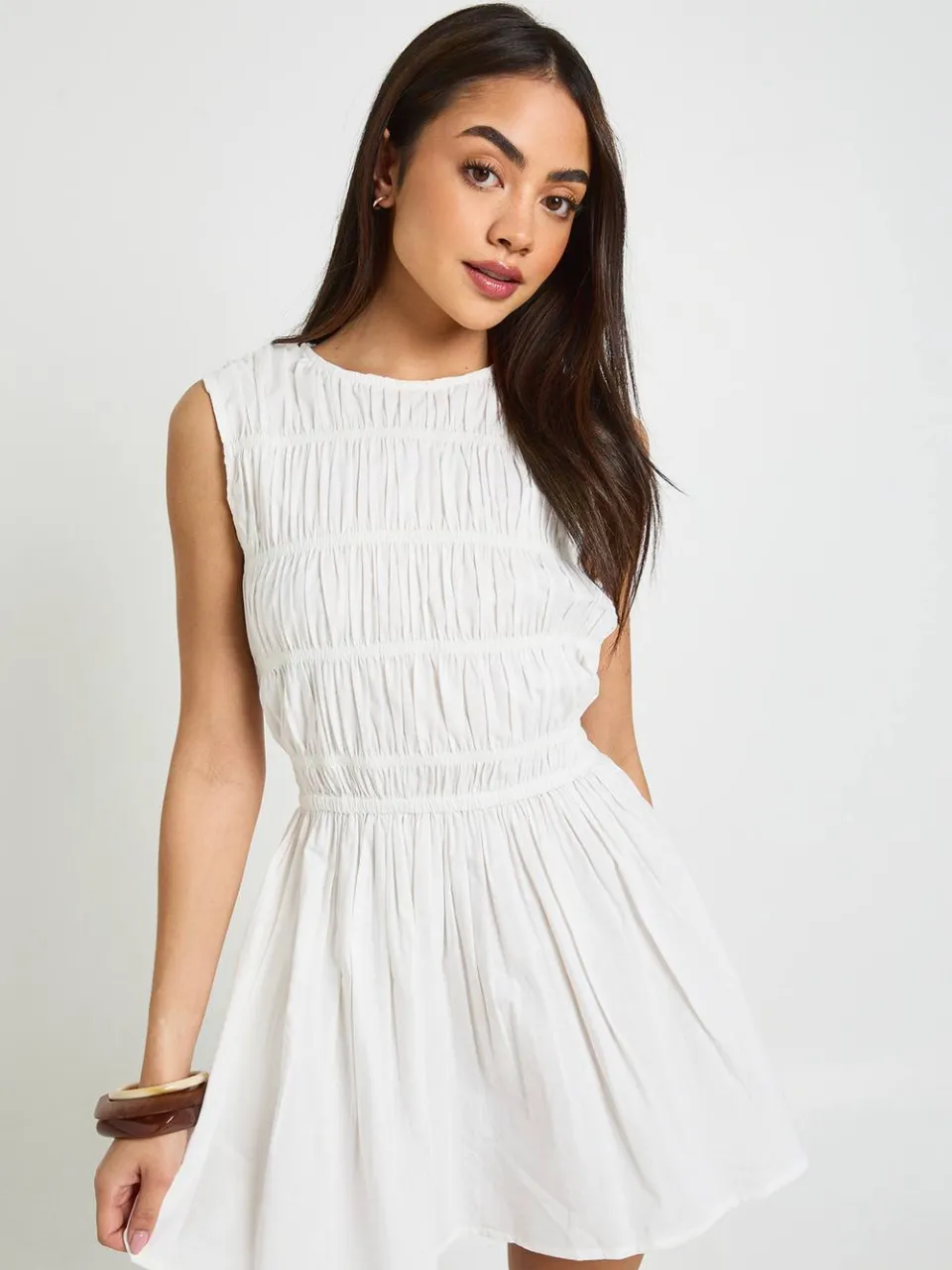 boohoo Dames Katoenen Poplin Mini-jurk Met Shirring wit, foto 3