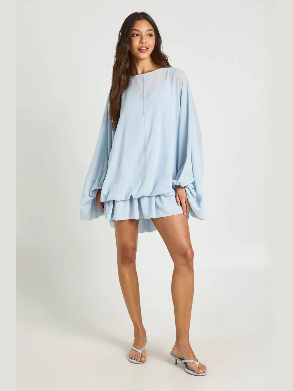 boohoo Dames Chiffon Cami Overlay Blouson Skater Jurk lichtblauw, foto 3