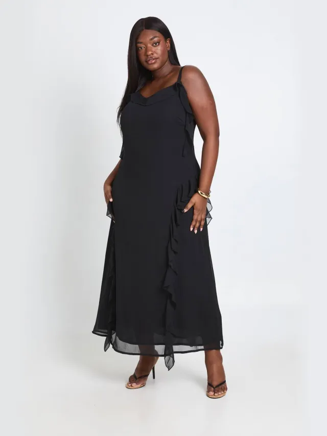 boohoo Dames Plus Chiffon Ruches Maxi Jurk Zwart
