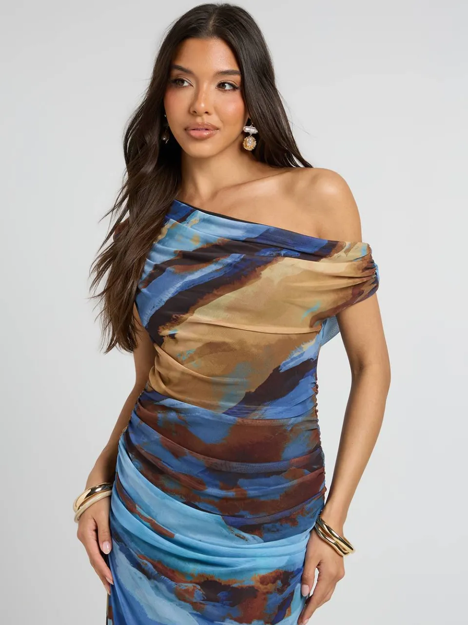 boohoo Dames Maxi Jurk Met Tonaal Abstract Dessin En Plooien blauw, foto 4