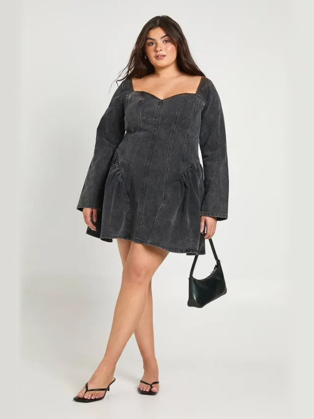 boohoo Dames Plus Denim Skater Jurk Met Naaddetail Washed Black