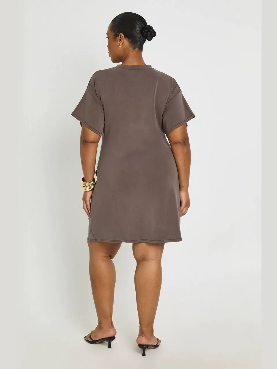 boohoo Dames Plus T-shirt Jurk Met Gerimpelde Taille mokka, foto 2