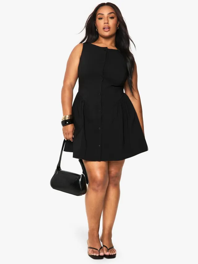 boohoo Dames Plusmaat button-down mini skater jurk Zwart