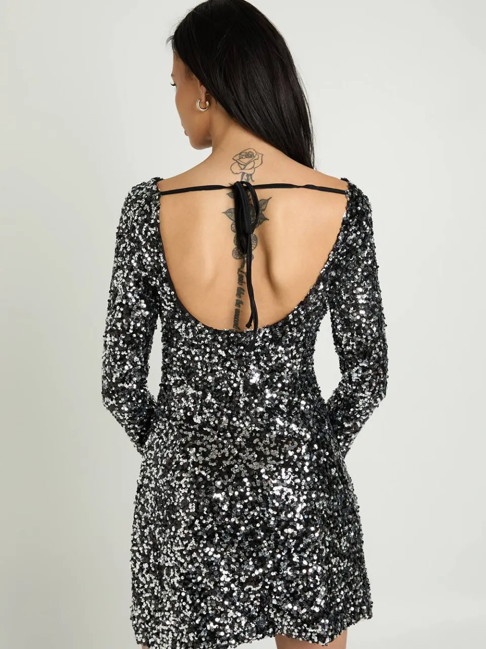 boohoo Dames Pailletten Mini Jurk Met Uitlopende Mouwen zilver, foto 3