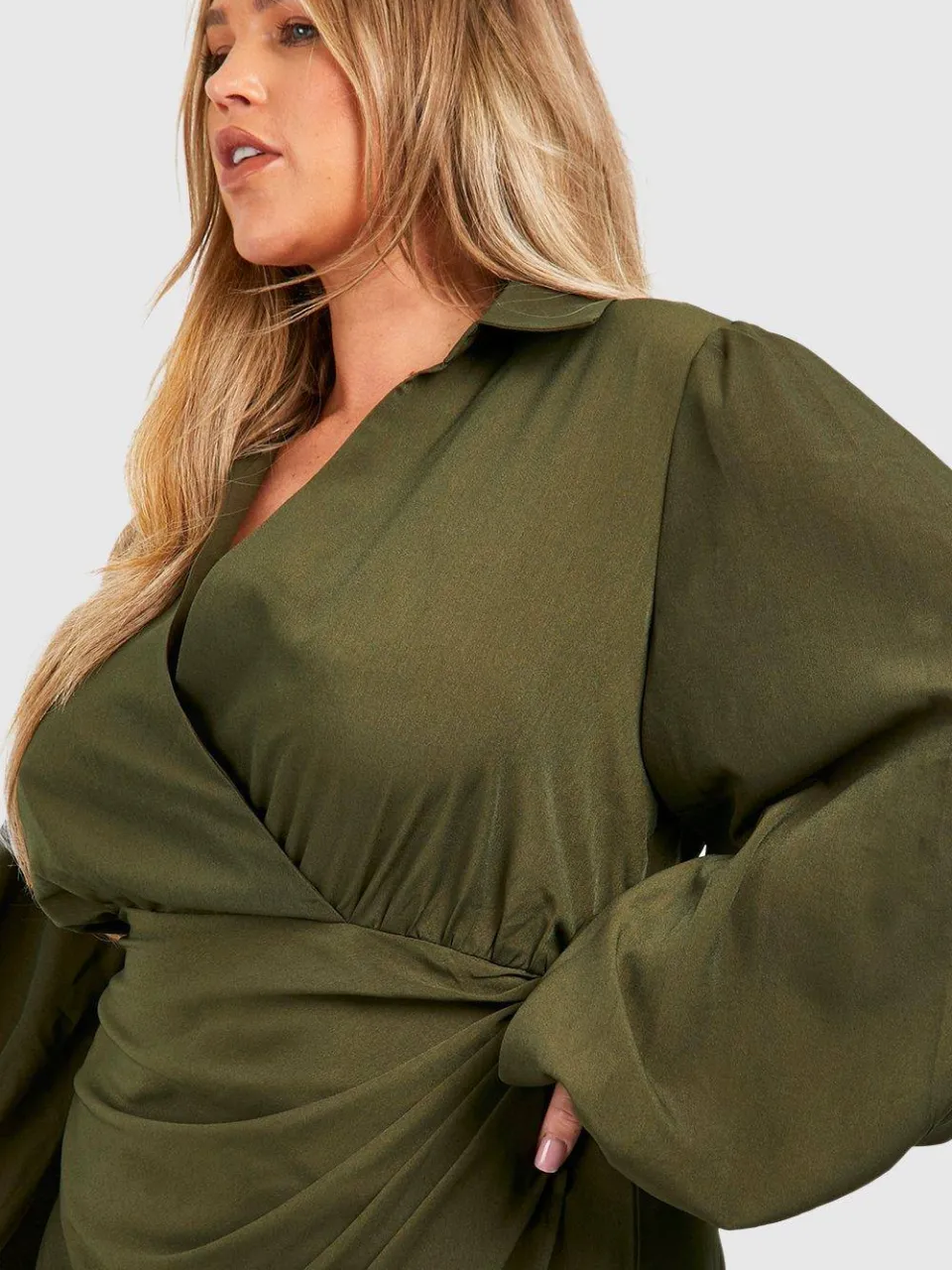 boohoo Dames Plus Blouson Mouw Wrap Jurk kaki, foto 4