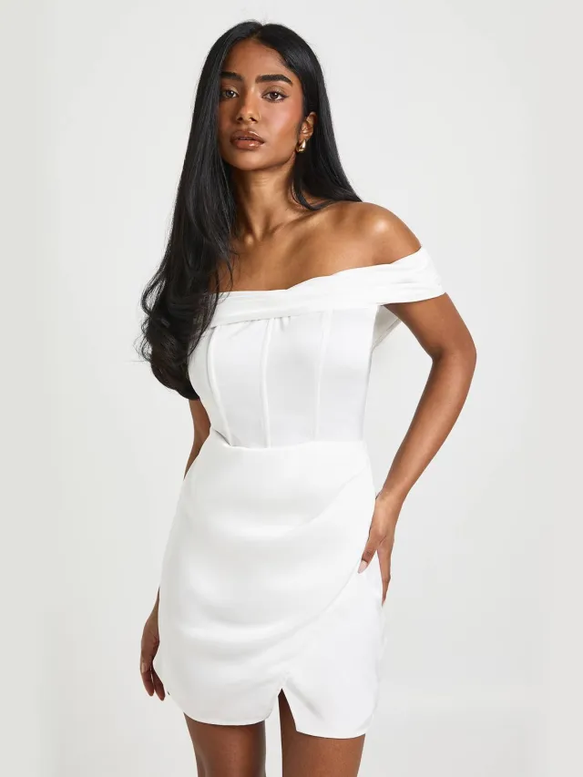 boohoo Dames Satijnen Geplooid Bardot Mini Jurk Met Draperie Detail Wit