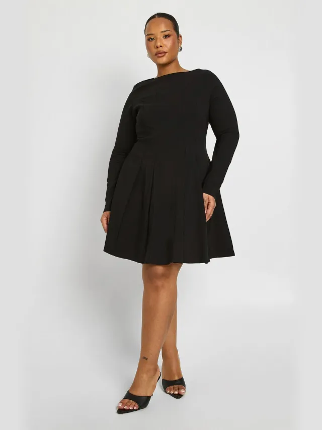 boohoo Dames Plus Bengaline Geplooide Lange Mouwen Skaterjurk zwart