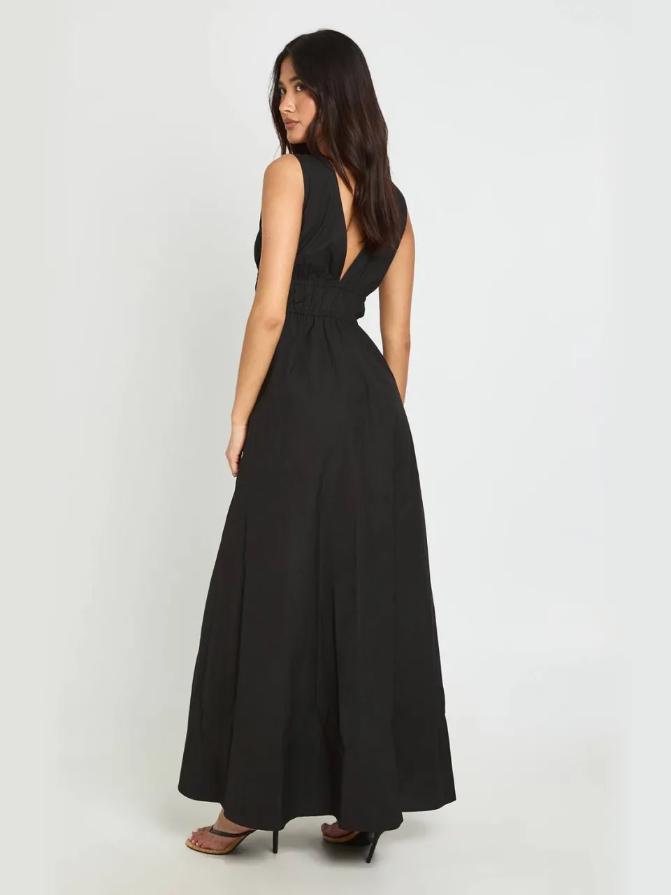 boohoo Dames Maxi Skater Jurk Met Diepe V-hals En Strikdetail Vooraan zwart, foto 2