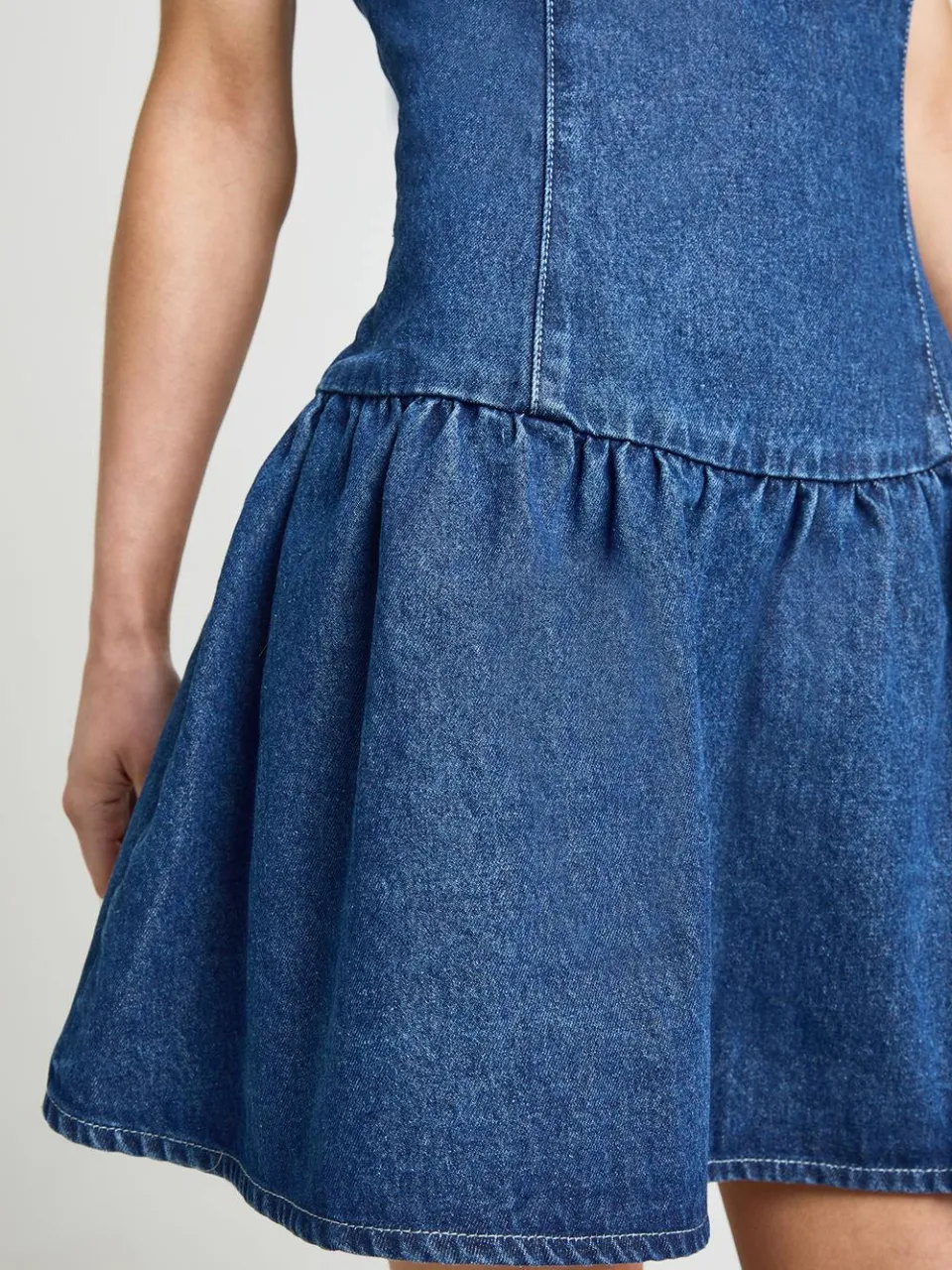 boohoo Dames Petite Denim Bandeau Jurk Met Verlaagde Zoom, foto 4