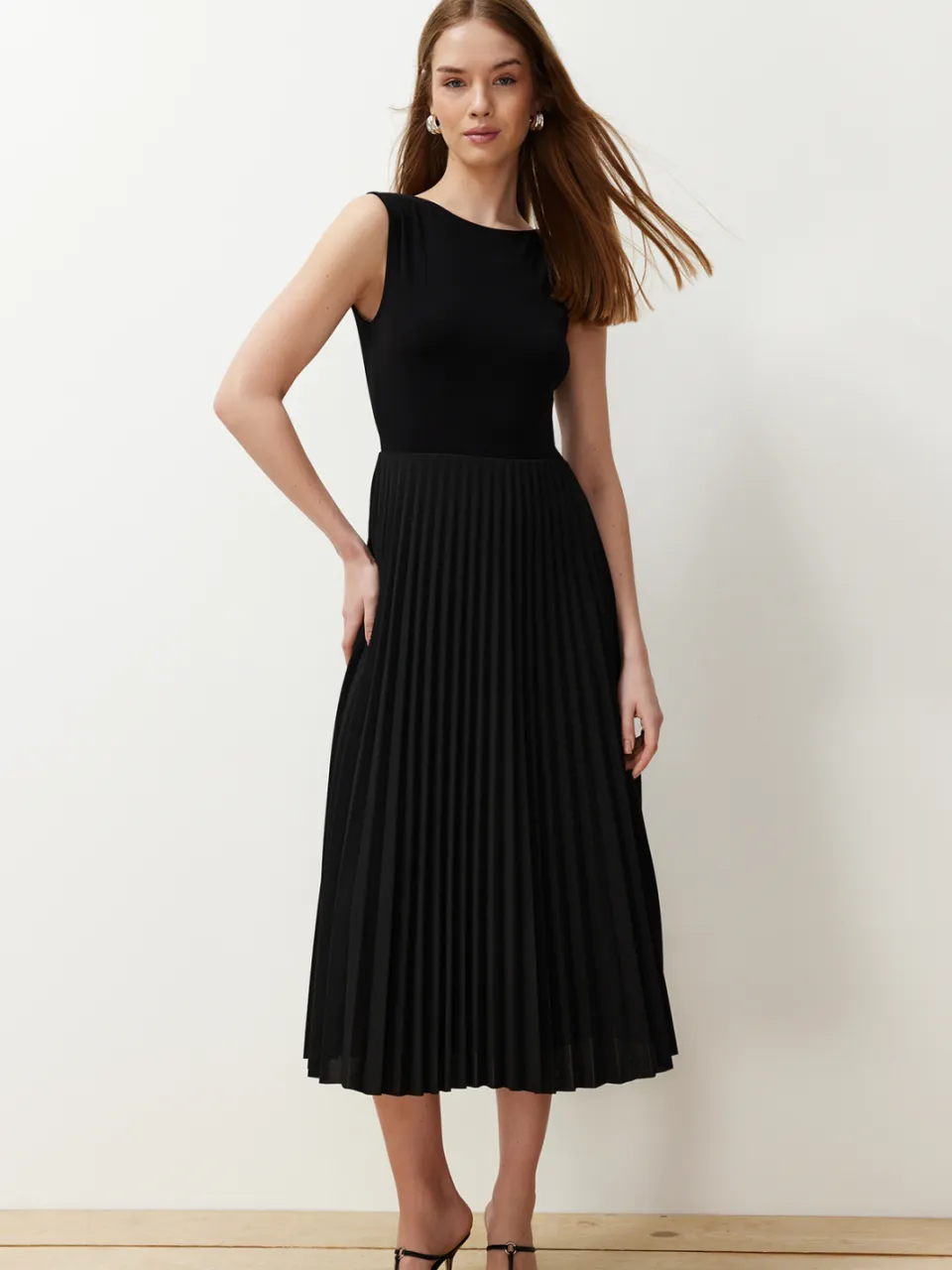 Trendyol TRENDYOLMİLLA Dames Zwart Effen Midi Mouwloos Casual A-lijn Jurken, foto 2