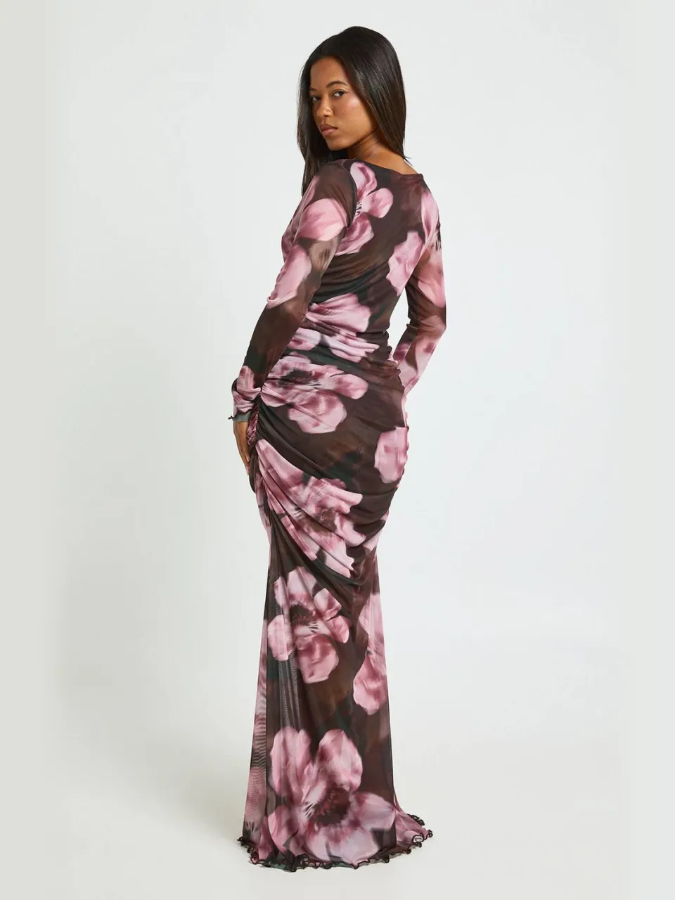 boohoo Dames Gebloemde Geplooide Mesh Maxi Jurk chocoladebruin, foto 2