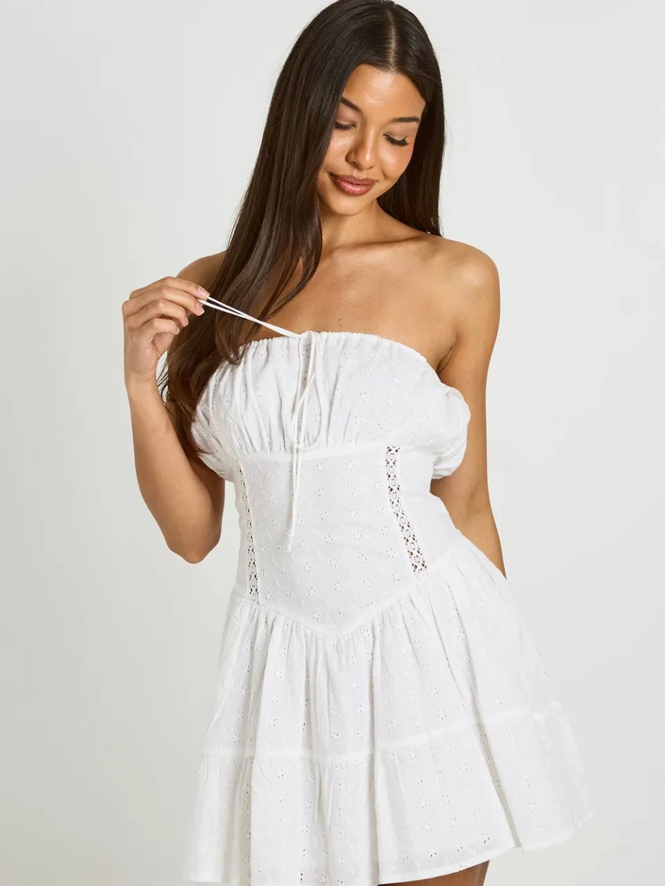 boohoo Dames Broderie Bandeau Mini Jurk Met Gelaagde Zoom ivoor, foto 3