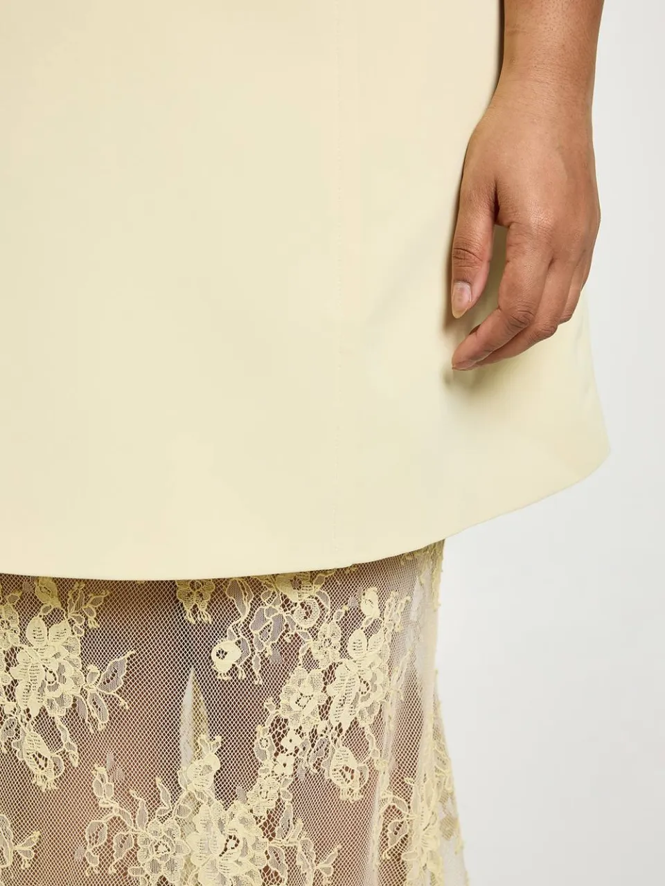 boohoo Dames Plus Premium Gestructureerde Kanten Maxi Jurk citroen, foto 4