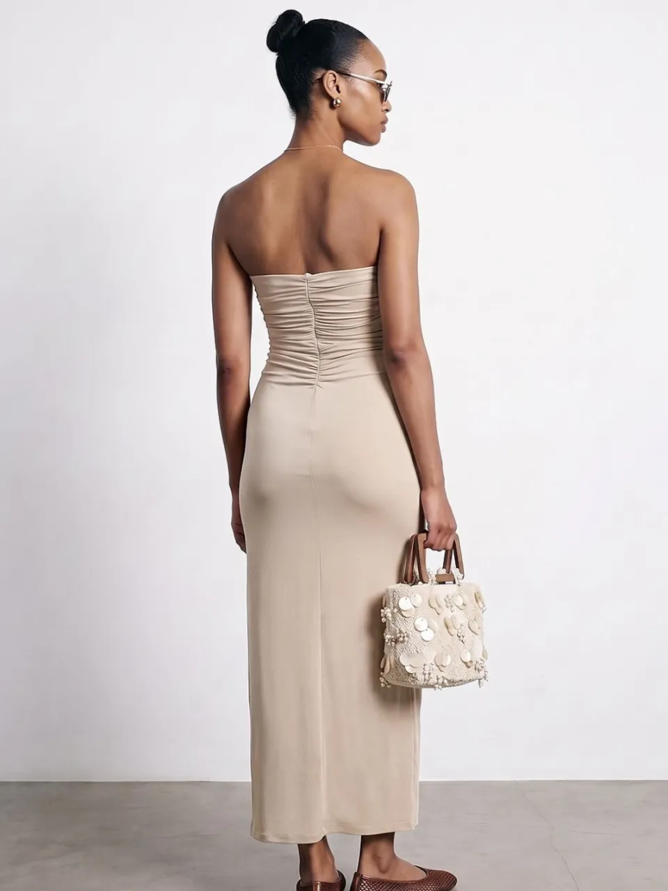 Dilvin Straploze aansluitende maxi-jurk met split beige, foto 2