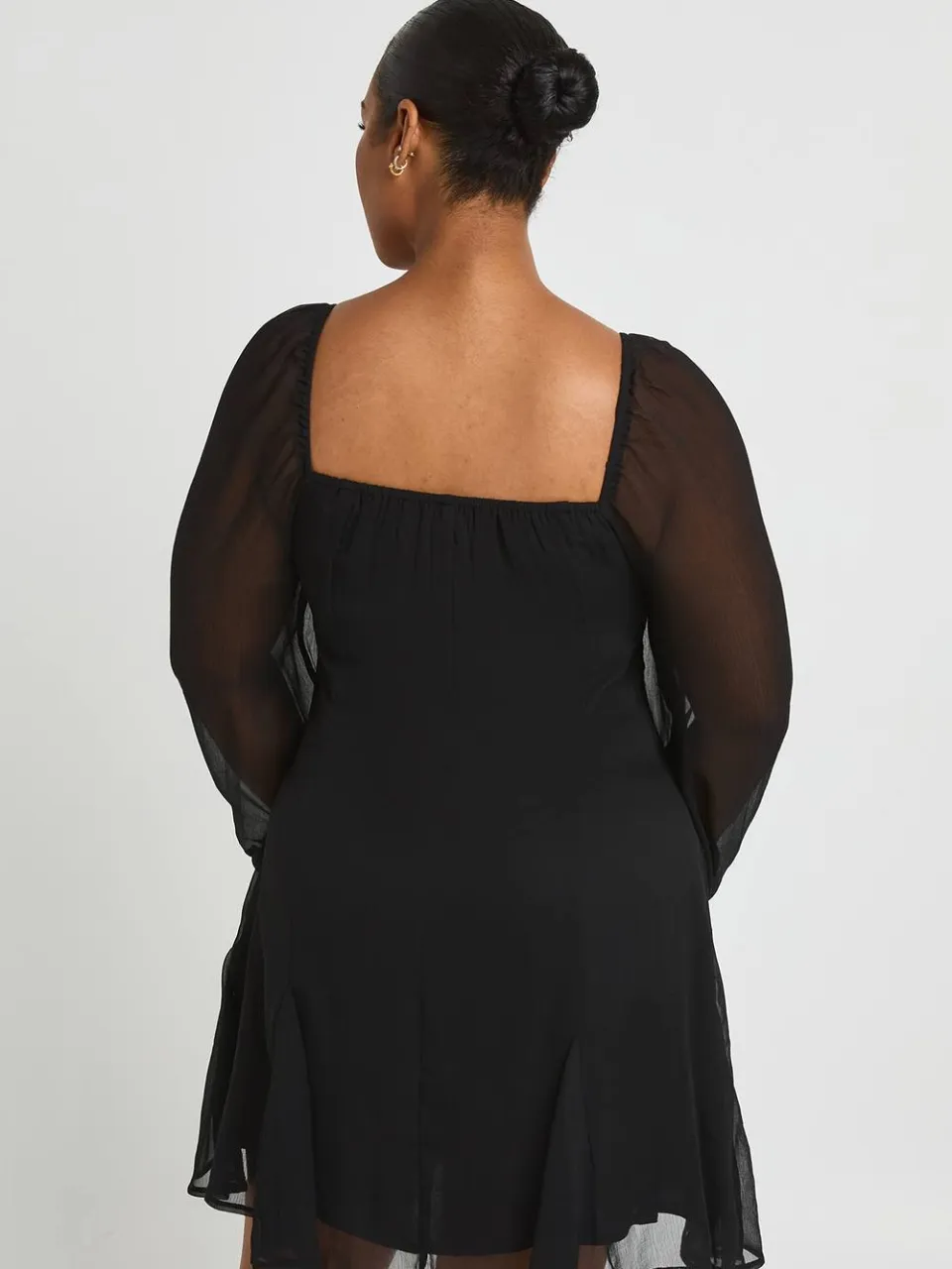 boohoo Dames Plus Getextureerde Chiffon Godet Zoom Mini Jurk zwart, foto 2