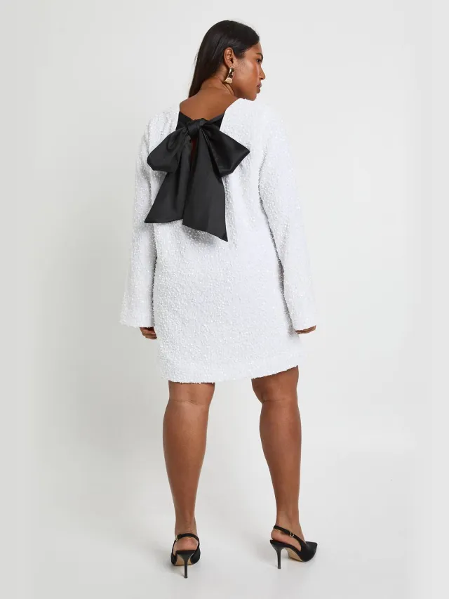 boohoo Dames Plus Pailletten Fluweel Strikrug Shiftjurk Wit