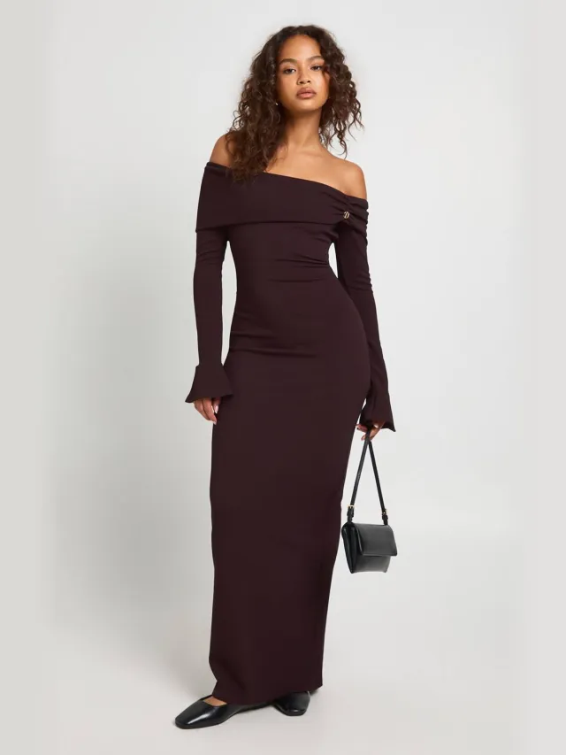 boohoo Dames Rib Gold Knop Detail Bardot Maxi Jurk Chocoladebruin