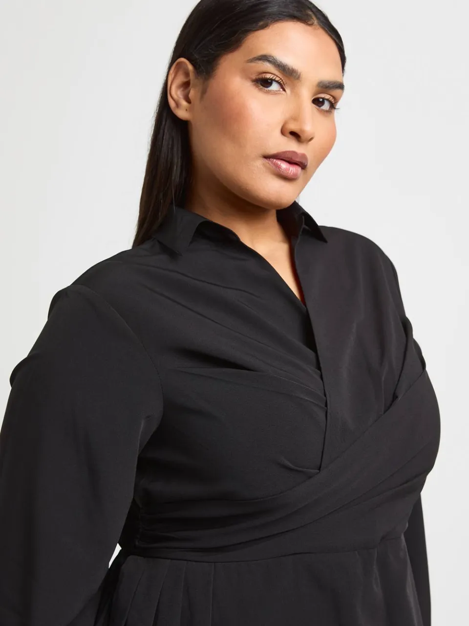boohoo Dames Plus Maxi Jurk Met Overslag En Hemdkraag zwart, foto 4