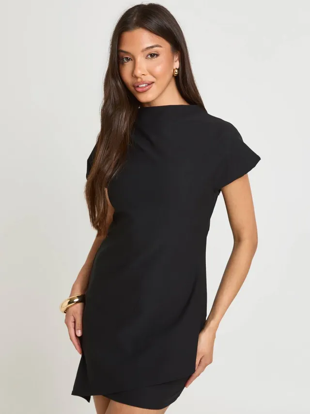 boohoo Dames T-shirt Jurk Met Kapmowen Dubbele Laag En Asymmetrische Zoom Zwart