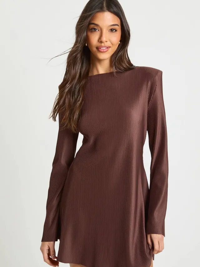 boohoo Dames Plisse mini-jurk met uitlopende mouwen Chocoladebruin
