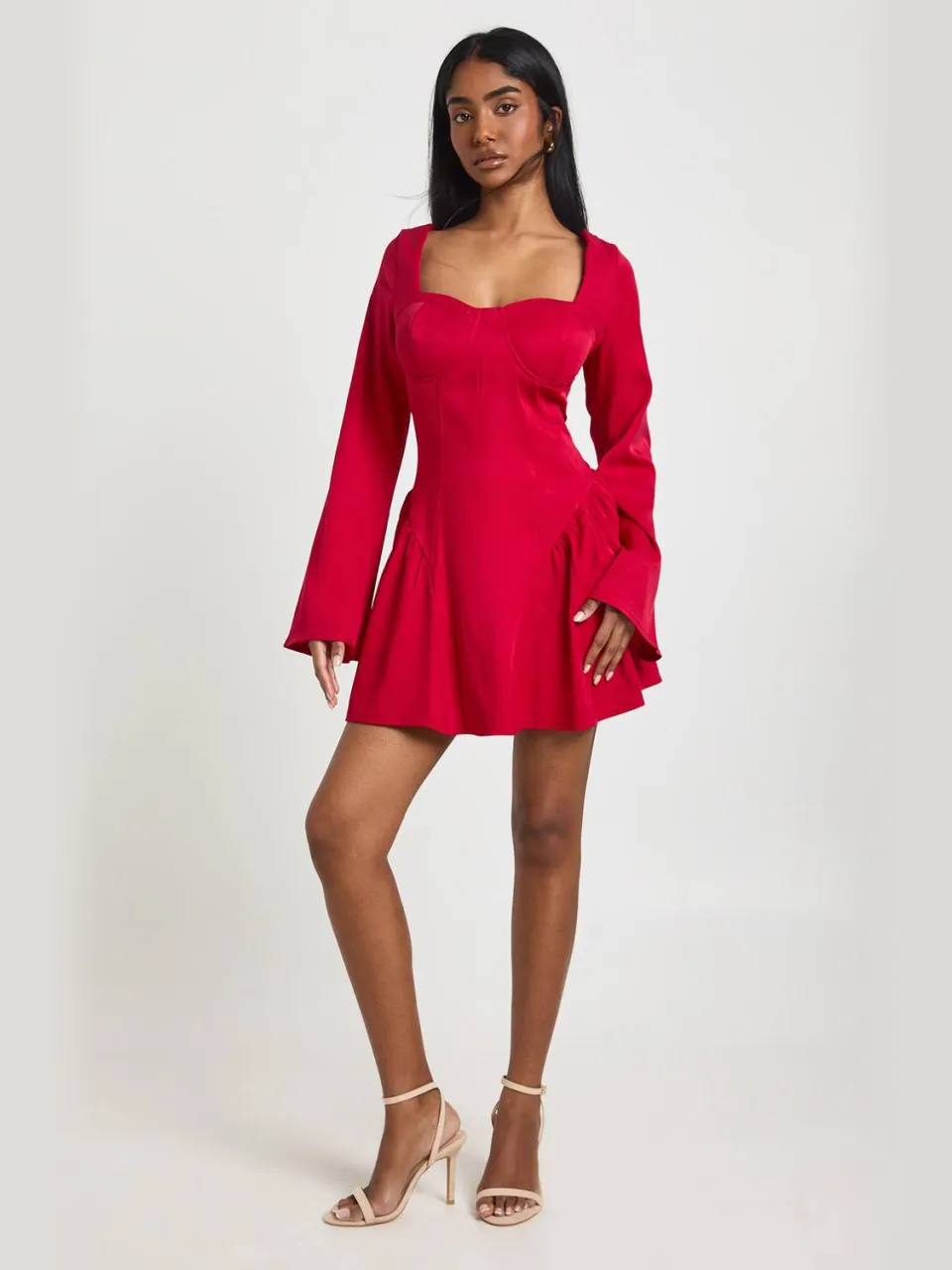 boohoo Dames Mini Jurk met Hartvormige Halslijn en Getailleerde Wijde Rok kersen, foto 3