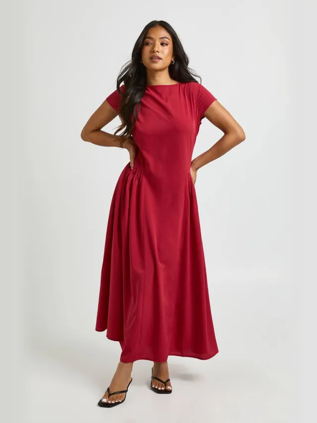 boohoo Dames Petite Getextureerde Volume Rok Midaxi Jurk Bordeaux Rood