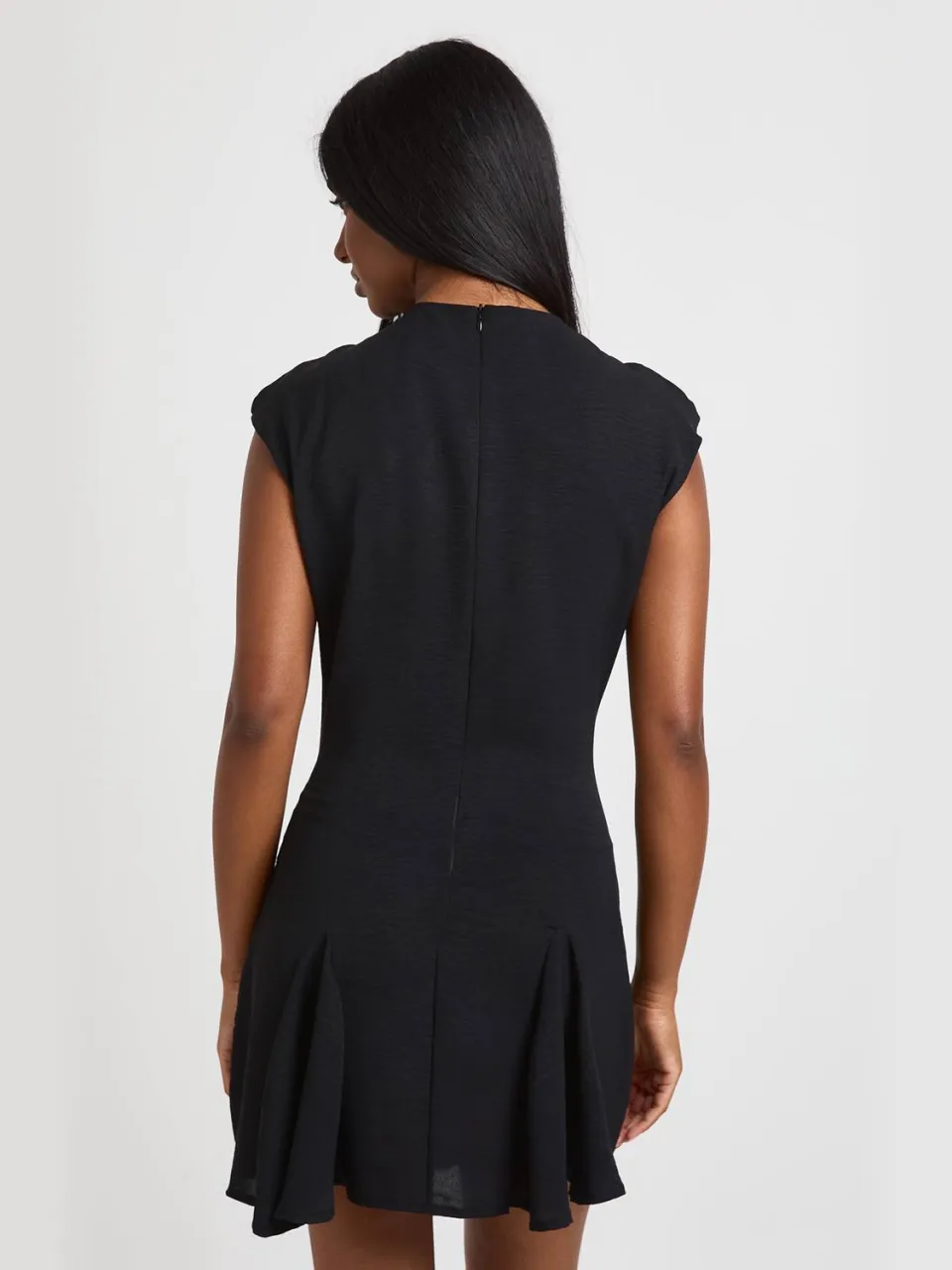 boohoo Dames Mini Jurk Met Watervalhals En Godet Zoom In Gehamerd Weefsel zwart, foto 2