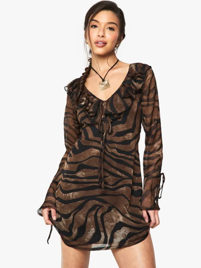 boohoo Dames Bedrukte Chiffon Ruffle Shift Jurk Bruin