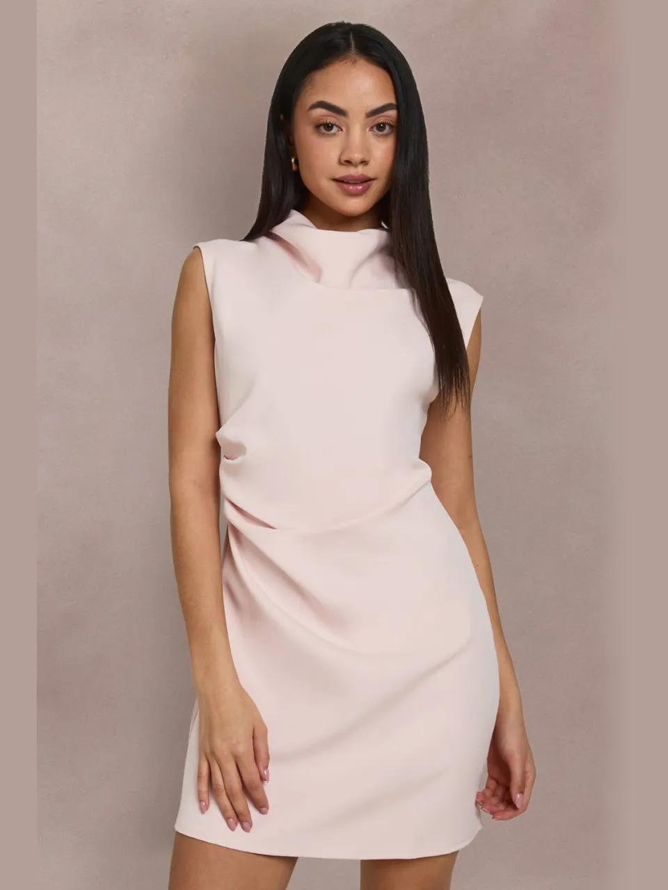 boohoo Dames Mini-jurk Met Waterval Halslijn En PlooiDetail pastelroze, foto 3